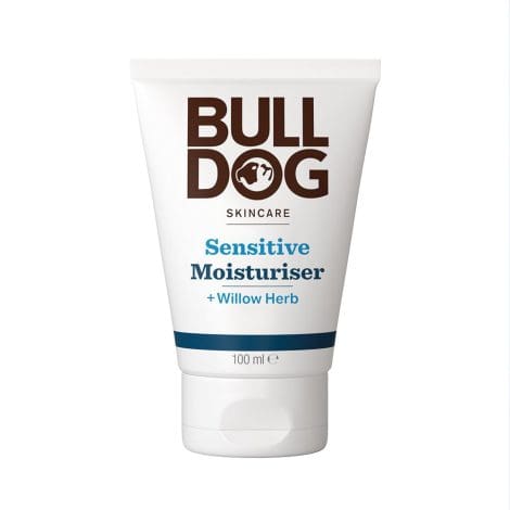 Bull Dog’s Sensitive Skin Moisturizer for Men – Enriched with baobab oil, oat oil, and willow herb. Hydrating, non-greasy, gentle for daily use. 100ml. Perfect gift.