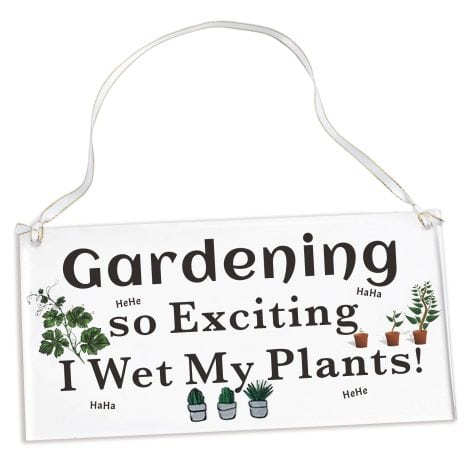 Funny and unique gardening signs for both men and women that make great personalized Christmas gifts.