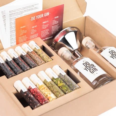 Make Your Own Gin Kit with 12 Spices, Featured in Vogue, Perfect Gift for Vodka Lovers.