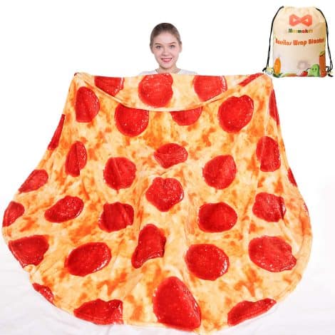 Introducing the upgraded mermaker Pepperoni Pizza Blanket – a lifelike, soft, and funny gift for teens!